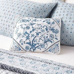Laura Ashley 2 Throw Pillow Envelope Closure, Elegant Home Decor for Bed Sofa